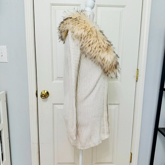 LIKE NEW LILLY PULITZER FAUX FUR METALLIC CABLE KNIT OPEN CARDIGAN - Picture 3 of 7